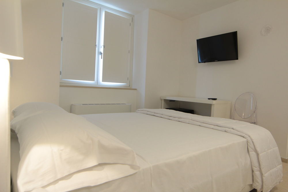 Lamia Room Rentals มาเตรา ภายนอก รูปภาพ